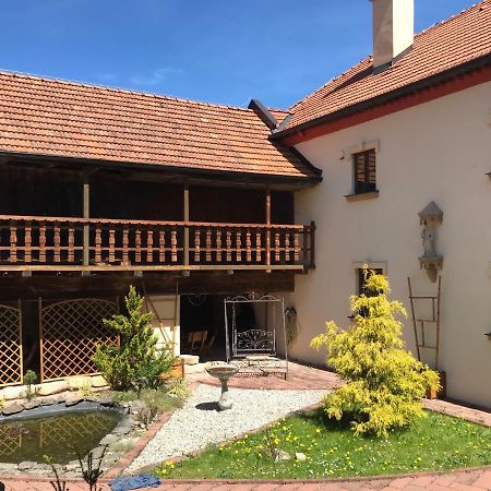 Zamecek Zdiky - Moderni Maly Apartman Bujanov Bagian luar foto