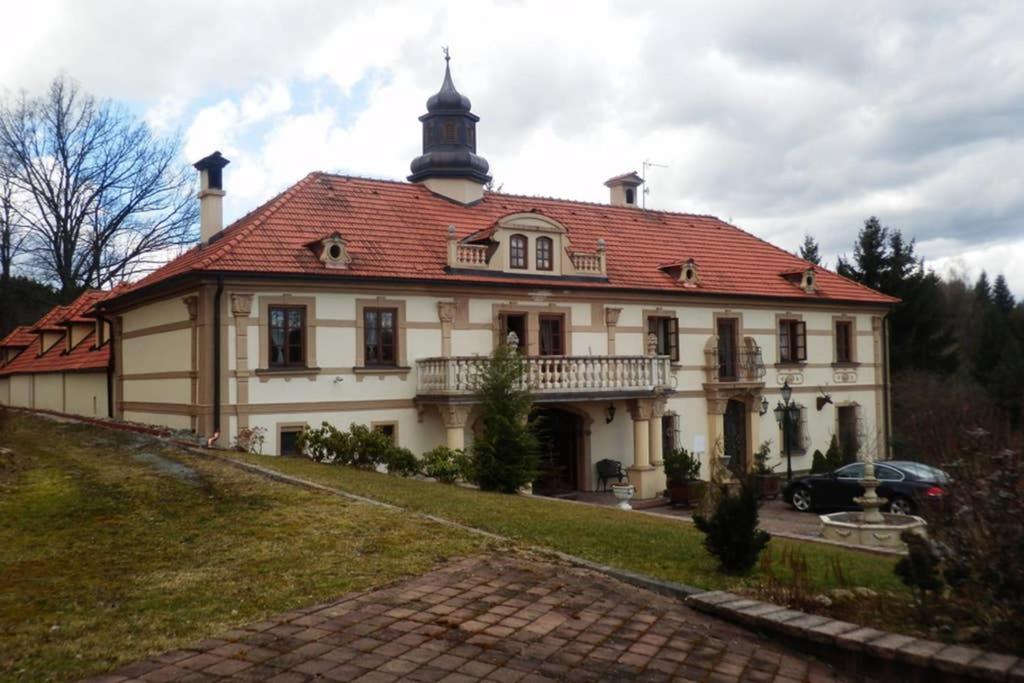 Zamecek Zdiky - Moderni Maly Apartman Bujanov Bagian luar foto