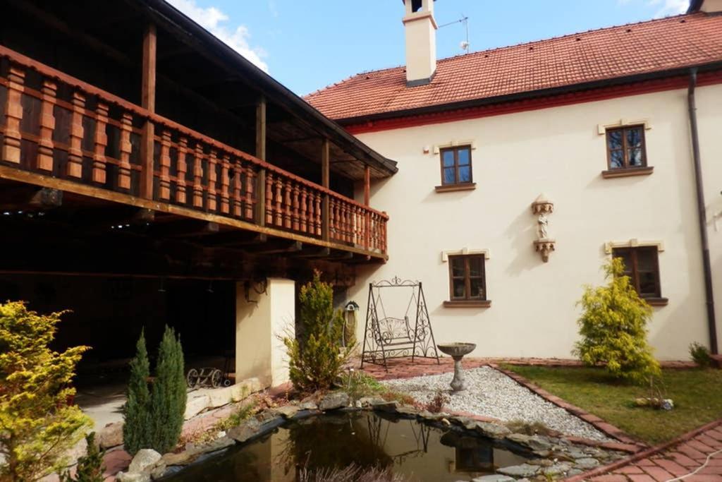 Zamecek Zdiky - Moderni Maly Apartman Bujanov Bagian luar foto