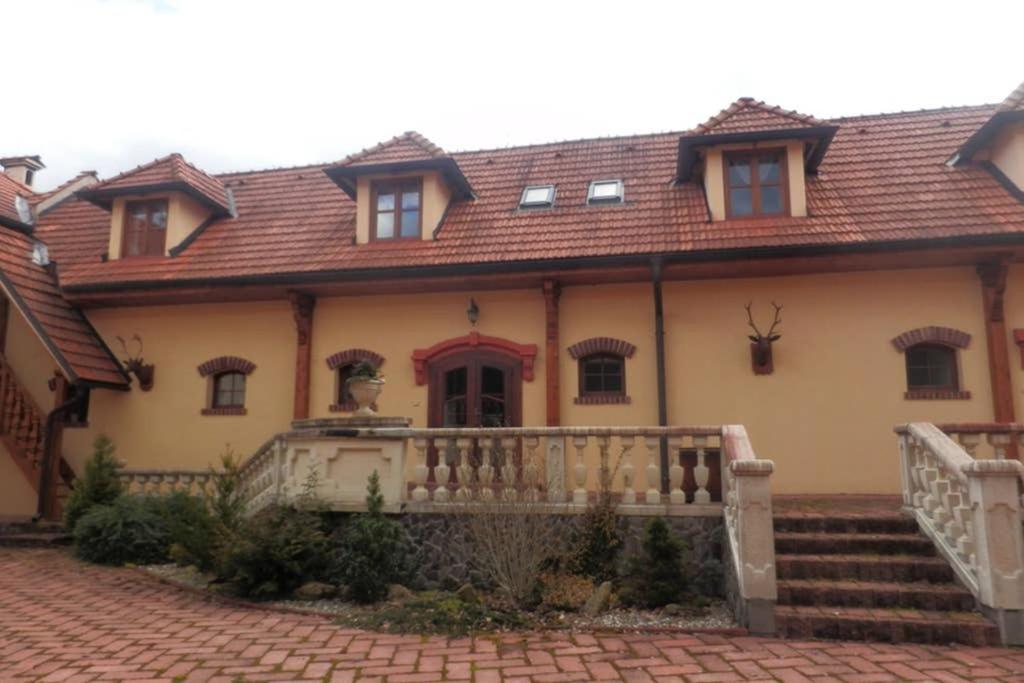 Zamecek Zdiky - Moderni Maly Apartman Bujanov Bagian luar foto
