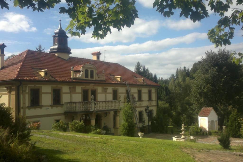 Zamecek Zdiky - Moderni Maly Apartman Bujanov Bagian luar foto