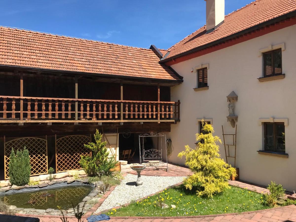 Zamecek Zdiky - Moderni Maly Apartman Bujanov Bagian luar foto