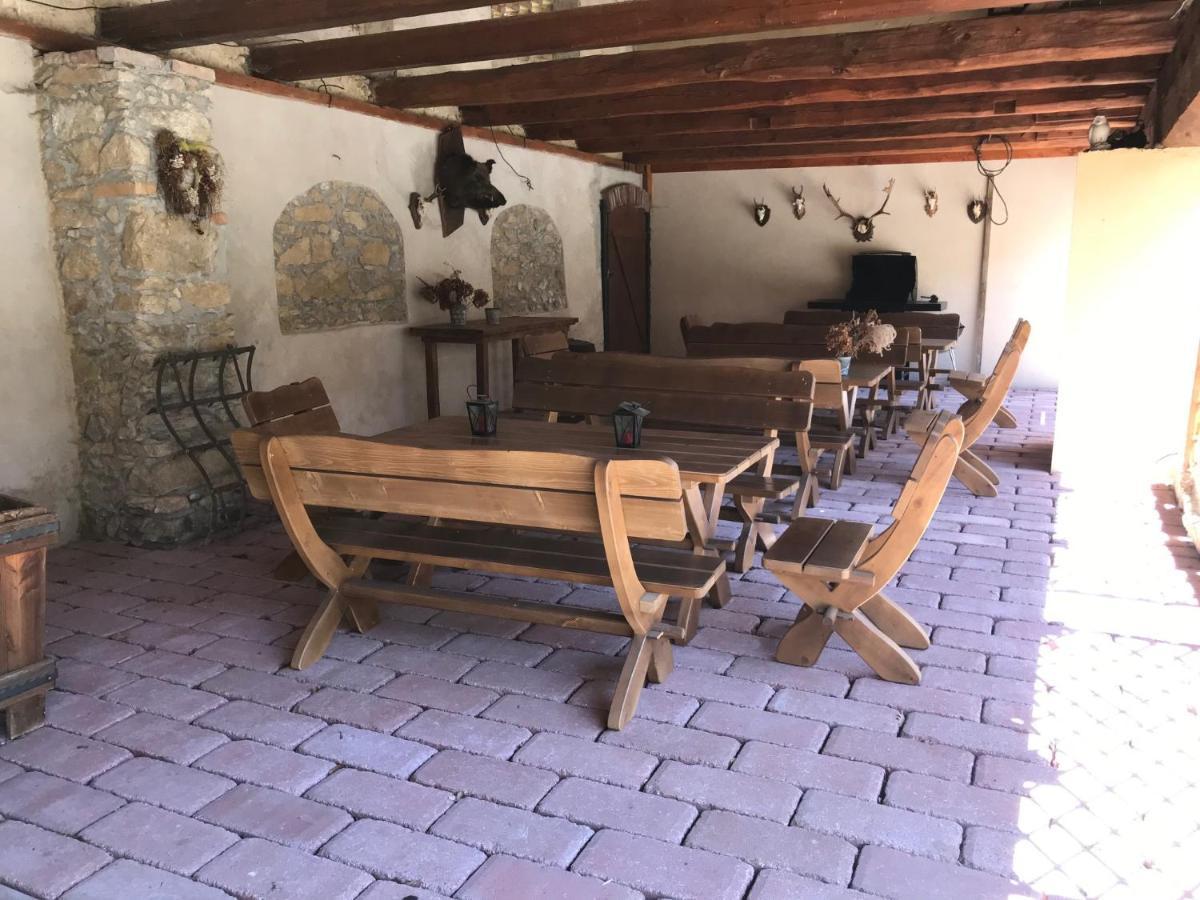 Zamecek Zdiky - Moderni Maly Apartman Bujanov Bagian luar foto